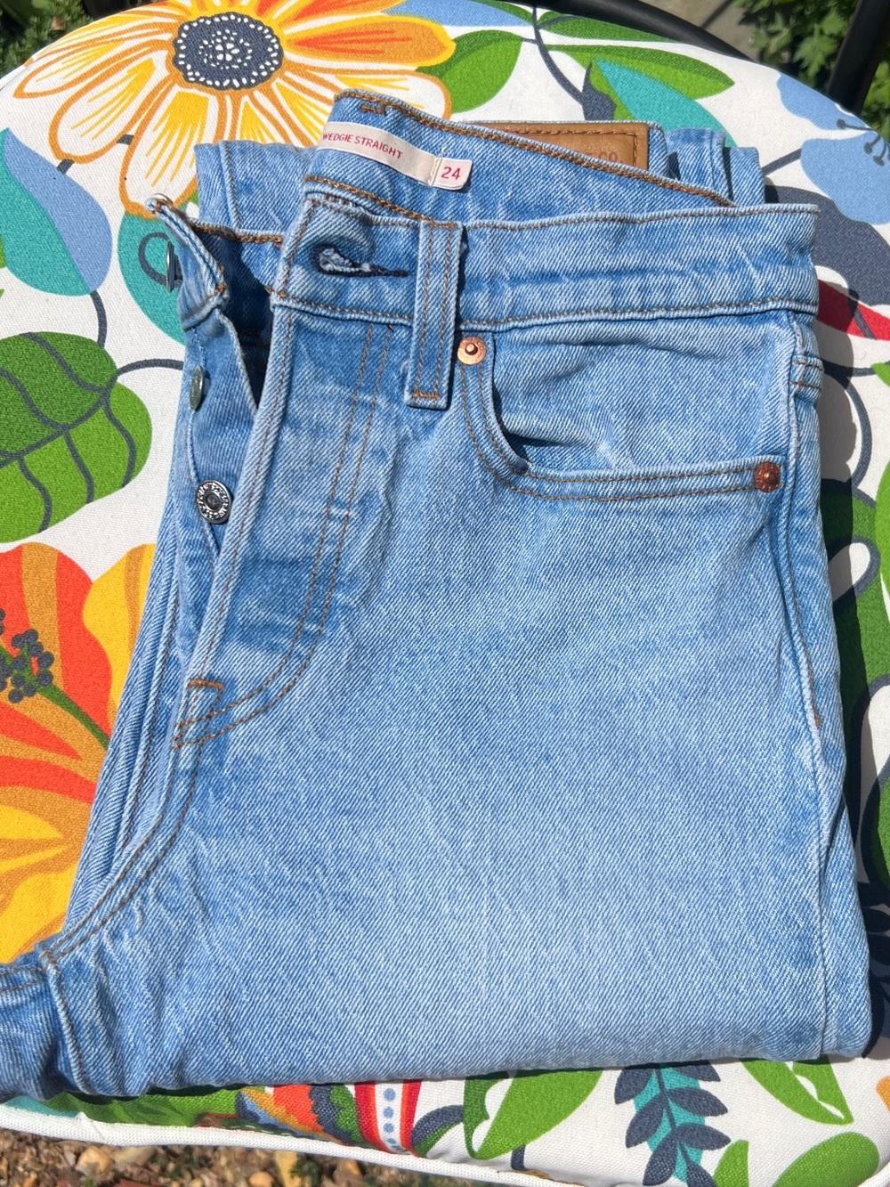 Levi’s Premium Wedgie Straight Women's Blue Jeans (24)